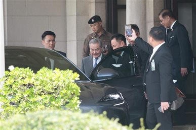 中国外交部长乘坐泰国总理的比亚迪海狮07